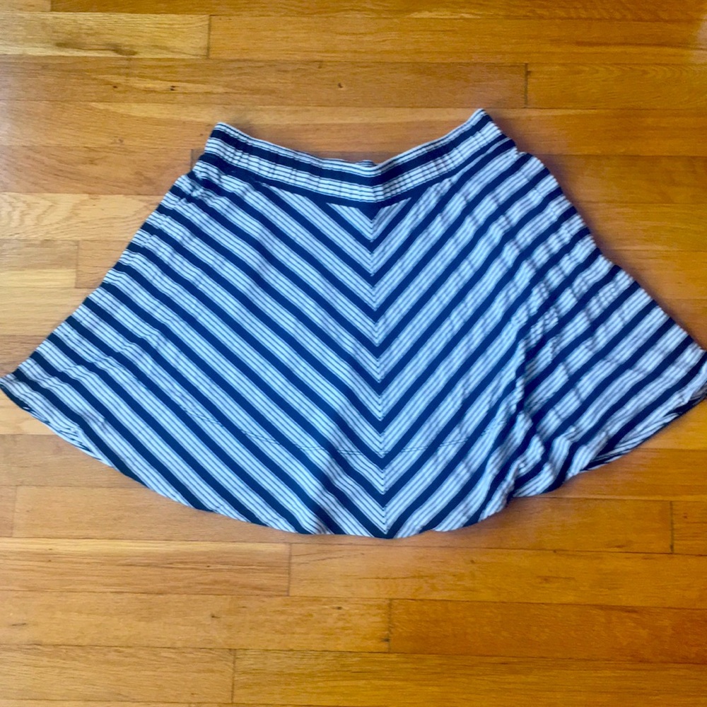 LOFT mini skater skirt WITH POCKETS!